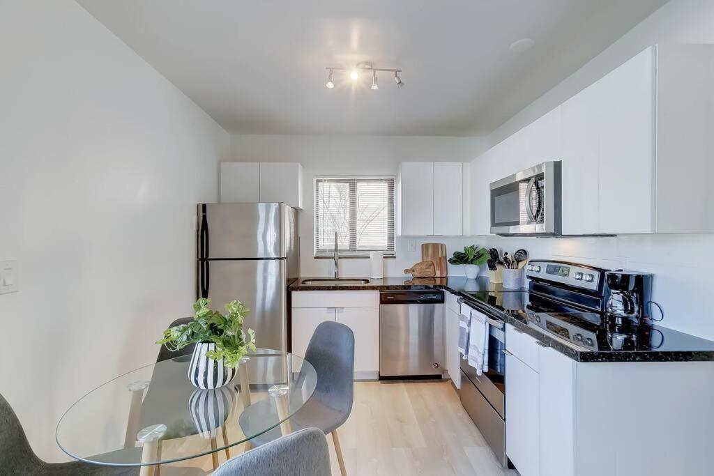 Chic Retreat: 2Br Apartment! ฟอร์ต ลอเดอร์เดล ภายนอก รูปภาพ