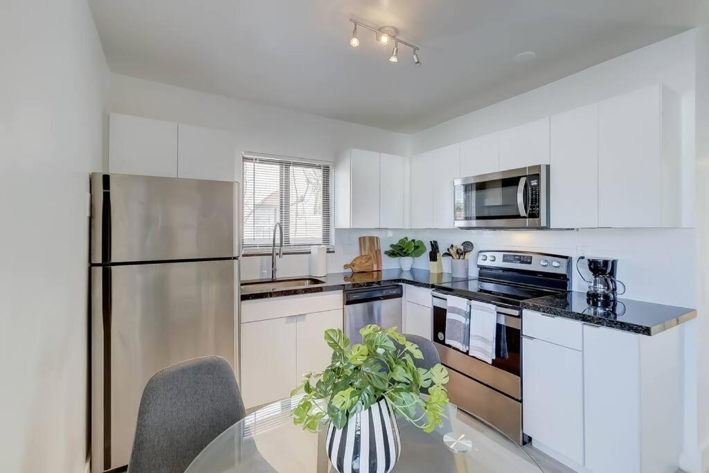 Chic Retreat: 2Br Apartment! ฟอร์ต ลอเดอร์เดล ภายนอก รูปภาพ