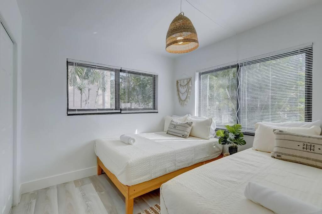 Chic Retreat: 2Br Apartment! ฟอร์ต ลอเดอร์เดล ภายนอก รูปภาพ