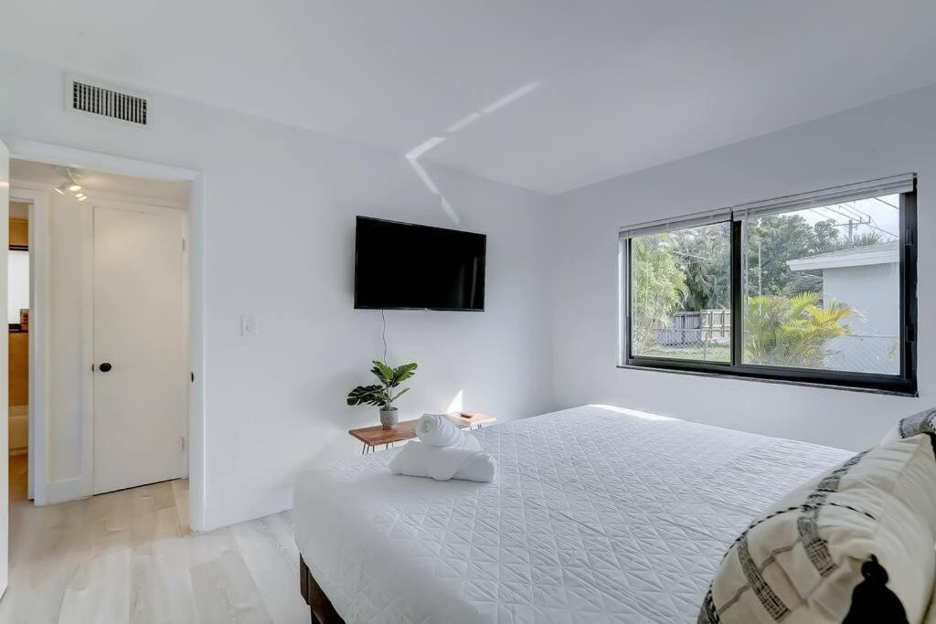 Chic Retreat: 2Br Apartment! ฟอร์ต ลอเดอร์เดล ภายนอก รูปภาพ