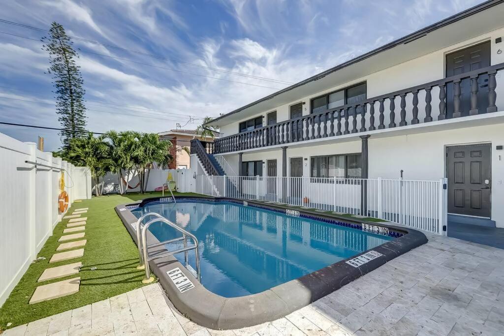 Chic Retreat: 2Br Apartment! ฟอร์ต ลอเดอร์เดล ภายนอก รูปภาพ