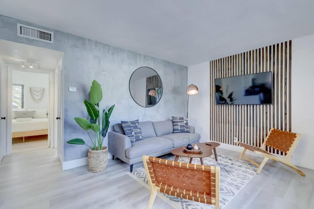 Chic Retreat: 2Br Apartment! ฟอร์ต ลอเดอร์เดล ภายนอก รูปภาพ